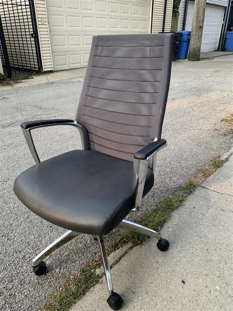 Item Lot of Office Furniture from Bid-on-Equipment.com