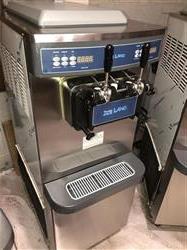 Image ICELAND Soft Serve Ice Cream Machine - 10 from Bid-on-Equipment.com
