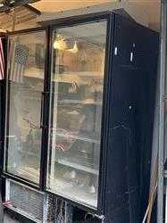 Image 2 Door MASTER BILT Display Freezer - 1 from Bid-on-Equipment.com