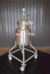 Image 25 Gallon SANI-FAB Vacuum Tank - 2 from Bid-on-Equipment.com