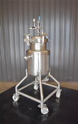 Image 25 Gallon SANI-FAB Vacuum Tank - 3 from Bid-on-Equipment.com