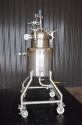 Image 25 Gallon SANI-FAB Vacuum Tank - 4 from Bid-on-Equipment.com