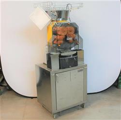 Image ZUMEX Speed Pro Tank Podium Commercial Juicer - 4 from Bid-on-Equipment.com