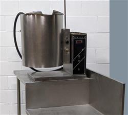 Image GARLAND KT12E Jacketed Tilting Kettle - 1 from Bid-on-Equipment.com