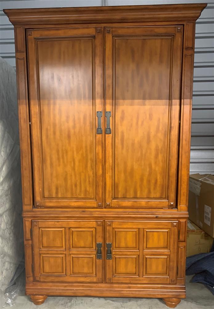 Item Heirloom Quality Solid Wood Presentation Center from Bid-on-Equipment.com