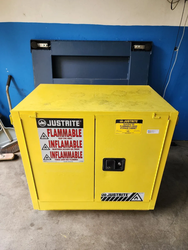 Item 22 Gallon JUSTRITE 892320 Liquid Safety Storage Flammable Cabinet from Bid-on-Equipment.com